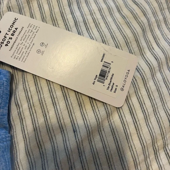 Alo Yoga Alosoft 90s Bra - Picture 8 of 8